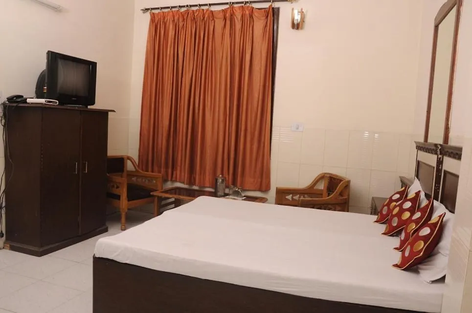 Hotel Surya Palace Chandīgarh 2*,