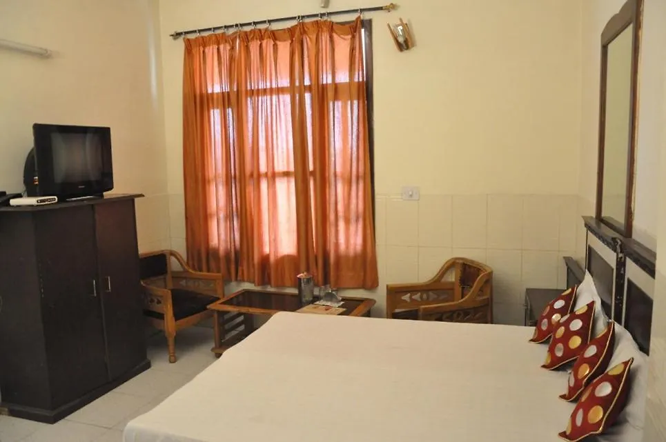 **  Hotel Surya Palace Chandīgarh Indie