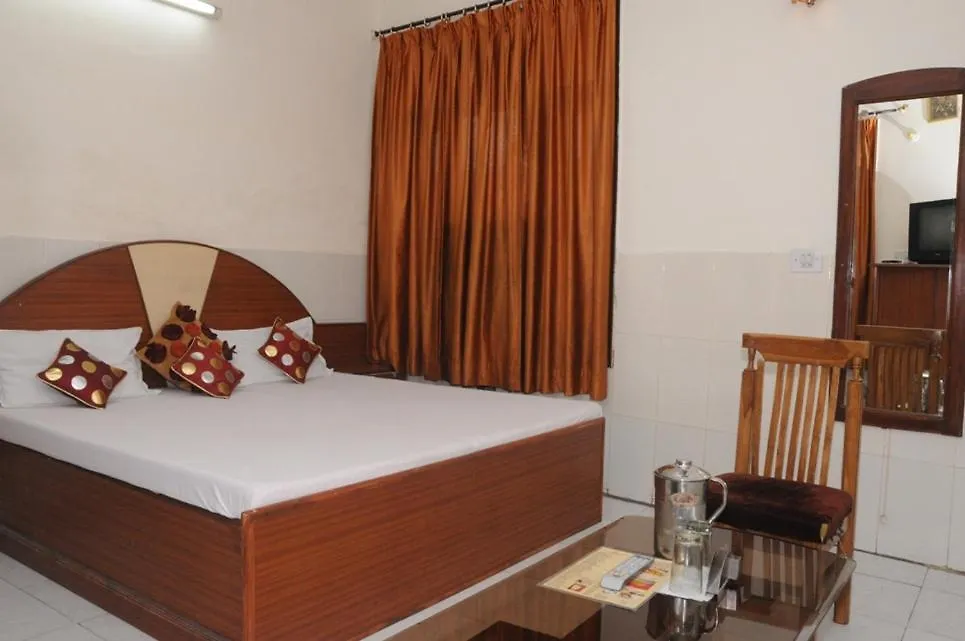 Hotel Surya Palace Chandīgarh 2*,  Hindistan