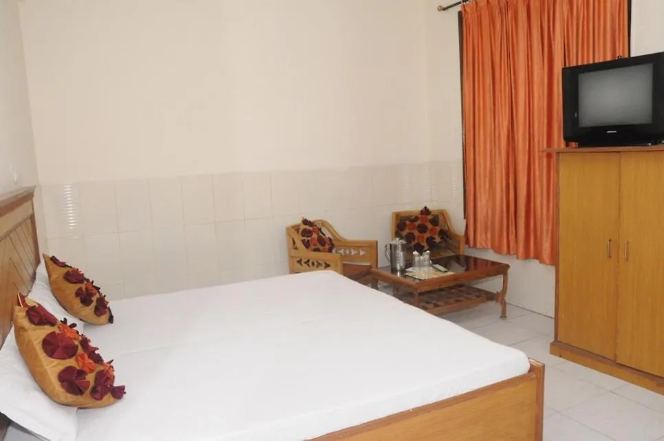 Hotel Surya Palace Chandīgarh 2*,  Hindistan