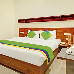 Treebo Delmont Hotel